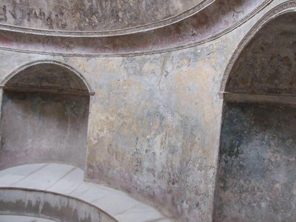 VII.5.24 Pompeii. March 2009. Frigidarium with two of the four niches with seats for the bathers.  The stucco cornice represents a race of Cupids in two-horse chariots or on horse-back.