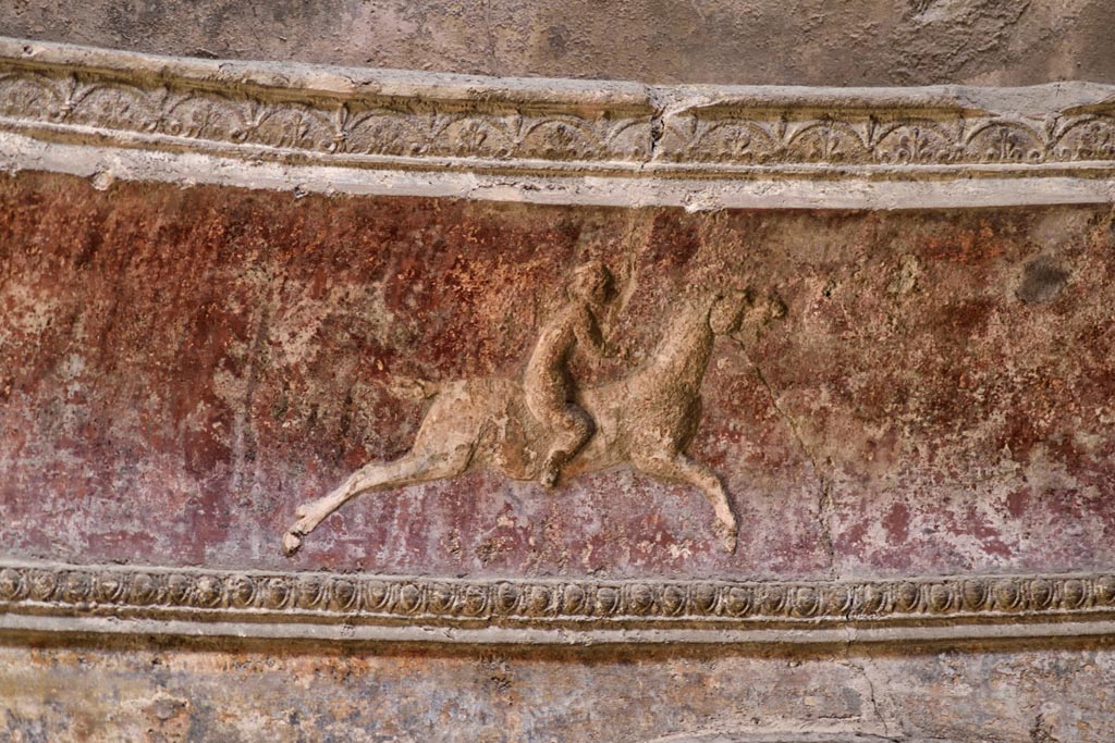 VII.5.24 Pompeii. April 2018. Detail of cupid on horse-back from stucco cornice on south side.  
Photo courtesy of Ian Lycett-King. Use is subject to Creative Commons Attribution-NonCommercial License v.4 International.