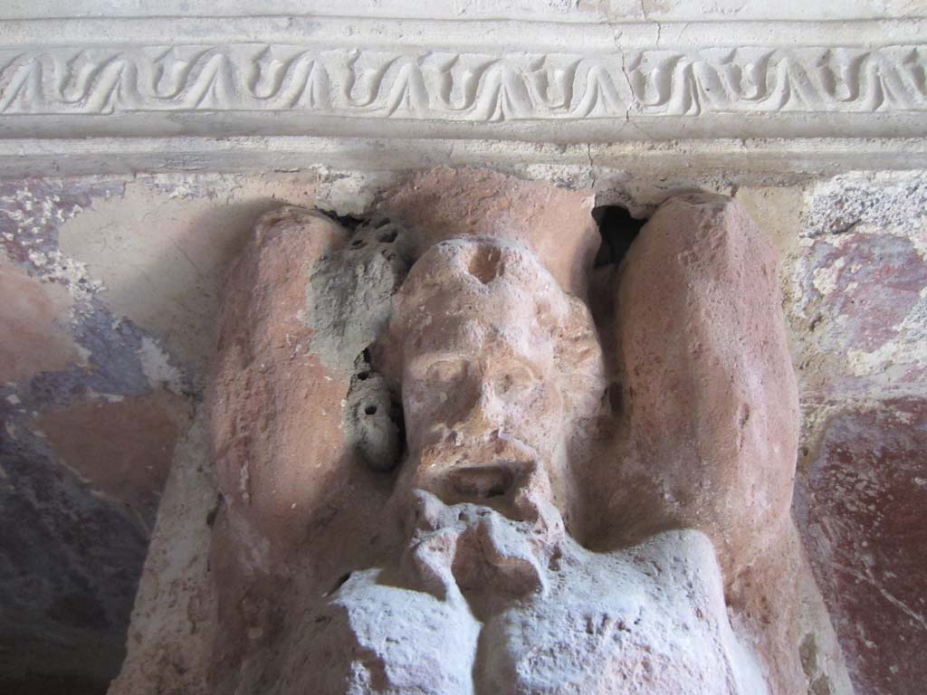 VII.5.24 Pompeii. March 2012. 
Detail of head/face of a telamon from east wall in the tepidarium (37). Photo courtesy of Marina Fuxa.