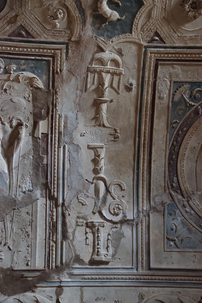 VII.5.24 Pompeii. October 2023. 
Detail from stucco in south-east corner of tepidarium. Photo courtesy of Klaus Heese.