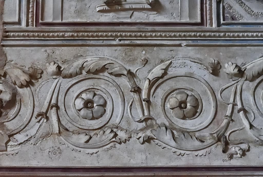 VII.5.24 Pompeii. April 2018. Detail of stucco-work on west wall in south-west corner of tepidarium (37).  
Photo courtesy of Ian Lycett-King. Use is subject to Creative Commons Attribution-NonCommercial License v.4 International.