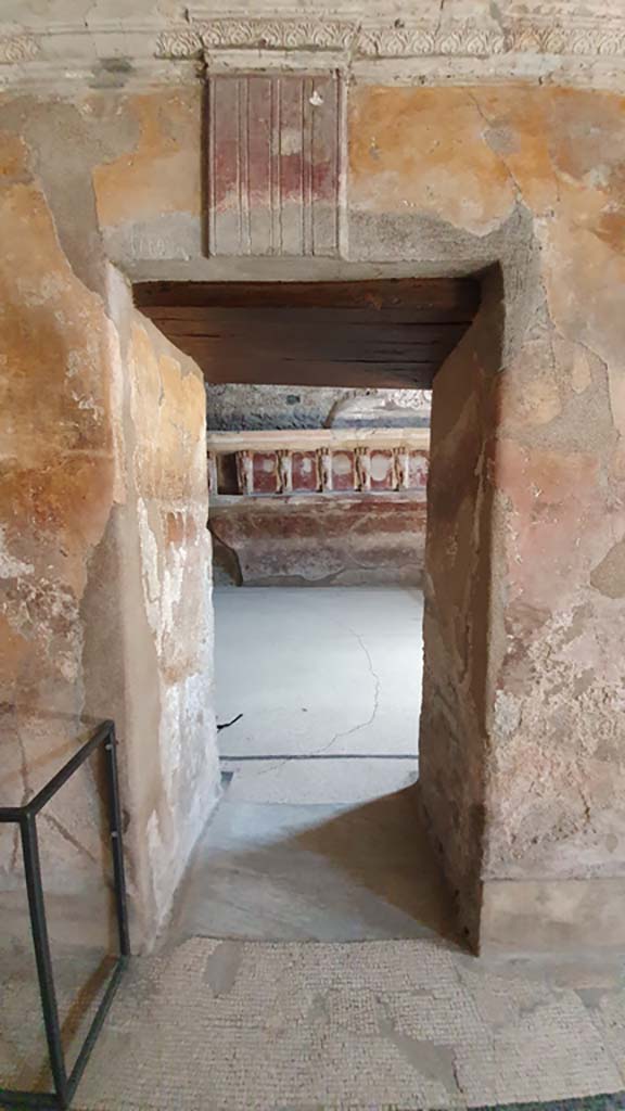 VII.5.24 Pompeii. August 2021. 
Caldarium (39), looking east through doorway into tepidarium (37)
Foto Annette Haug, ERC Grant 681269 DÉCOR.