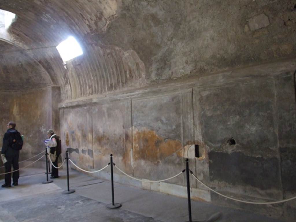 VII.5.24 Pompeii. December 2007. Caldarium (39) west wall.