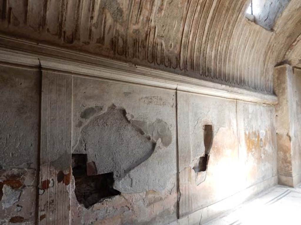 VII.5.24 Pompeii. May 2015. Caldarium east wall, looking south to laconicum (40).   
Photo courtesy of Buzz Ferebee.
