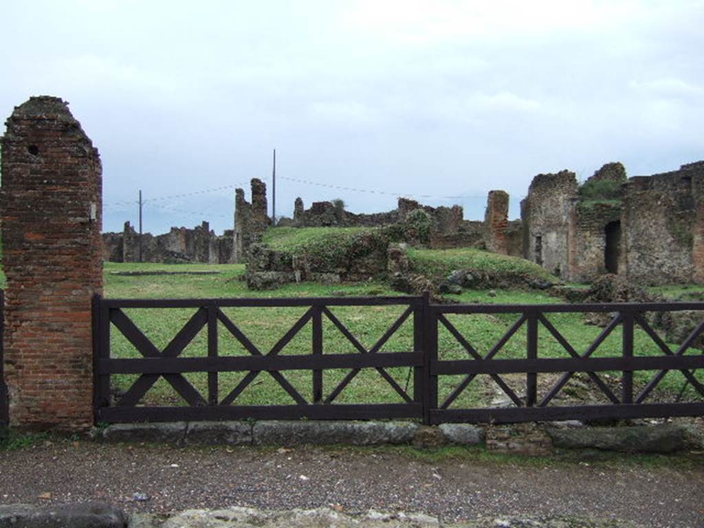 VII.6.6 Pompeii. December 2005. Looking south across site of sill or threshold of entrance to shop.