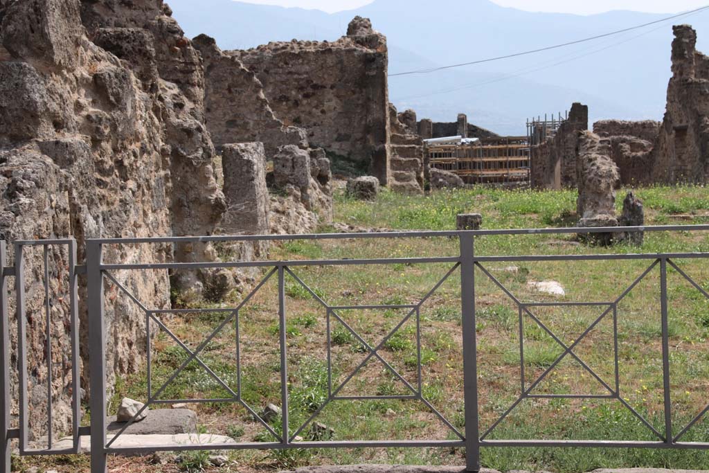 VII.6.9 Pompeii, on left. September 2021. 
Remains of threshold or sill leading to stairs to upper floor, on left side of entrance to shop at VII.6.8, on right. Photo courtesy of Klaus Heese.