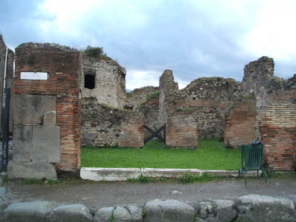VII.6.14 Pompeii. December 2004. Entrance, looking south. According to Fiorelli, this shop had 3 large urns buried into the floor, a room at the rear, and a door that led into VII.6.15 in the vicolo to the east. See Pappalardo, U., 2001. La Descrizione di Pompei per Giuseppe Fiorelli (1875). Napoli: Massa Editore. (p.160). According to Eschebach, these 3 large dolia were on the west (right) of the shop. No sign remains of them. See Eschebach, L., 1993. Gebäudeverzeichnis und Stadtplan der antiken Stadt Pompeji. Köln: Böhlau. (p.294) According to Garcia y Garcia, the 3 large urns seen by Fiorelli, were found destroyed after the bombing. See Garcia y Garcia, L., 2006. Danni di guerra a Pompei. Rome: L’Erma di Bretschneider.  (p. 102)