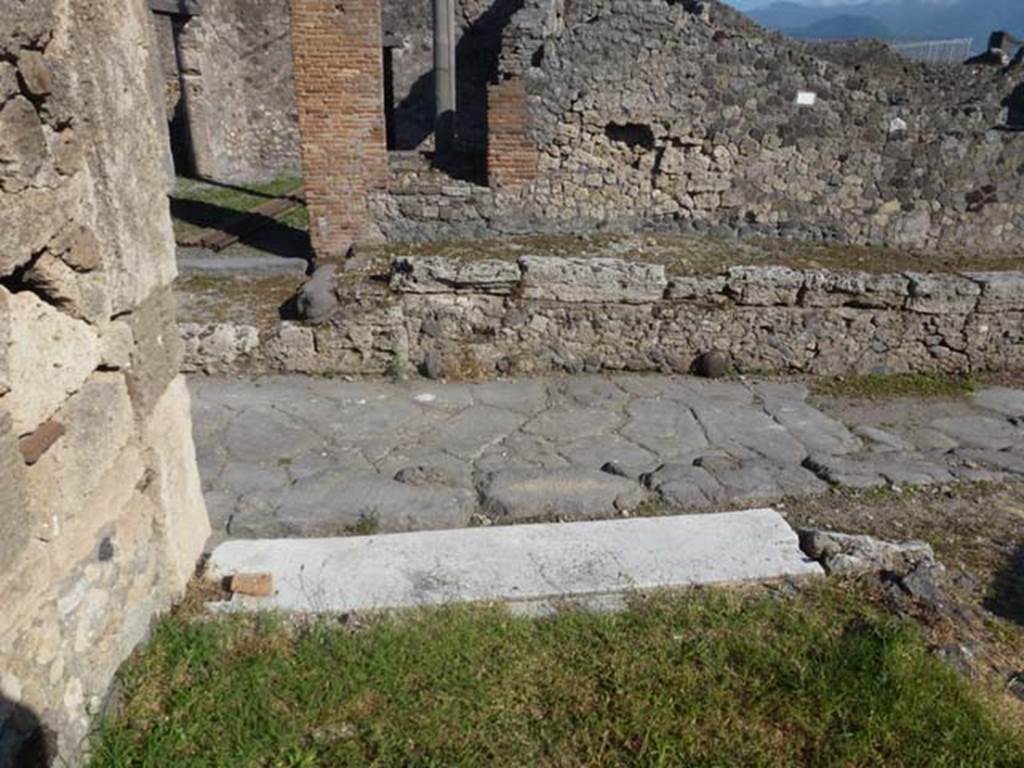 VII.6.28 Pompeii. June 2012. 
Looking south across threshold or sill towards Vicolo dei Soprastanti, from entrance.