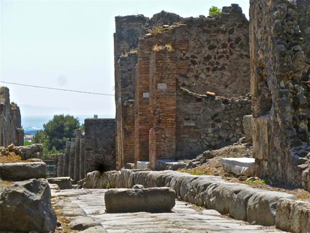 VII.6.29 Pompeii. May 2011. Looking west along Vicolo dei Soprastanti towards entrance doorway (on right). Photo courtesy of Michael Binns.