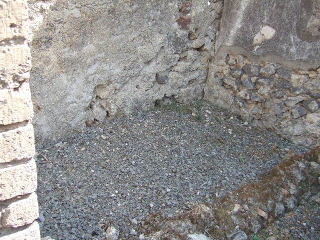 VII.6.30 Pompeii. September 2005. Small room on west side.