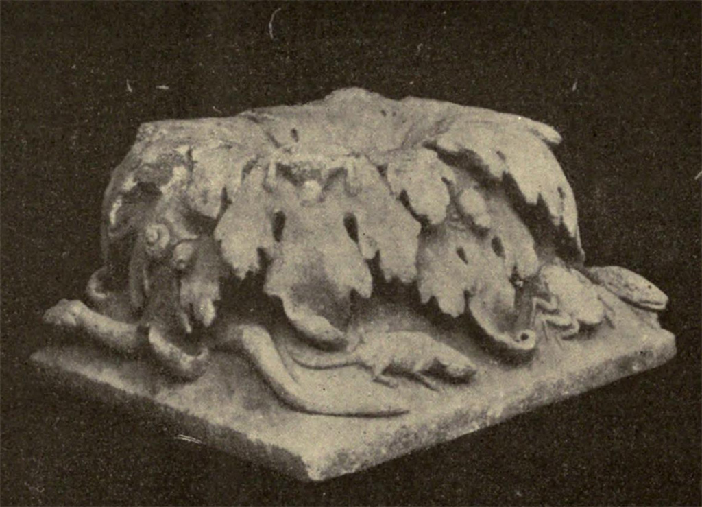 VII.6.38 Pompeii. Nella stanza a destra dell’ingresso 28: Ornamento centrale di Fontana.
See Notizie degli Scavi di Antichità, 1910, p. 452, fig. 3.