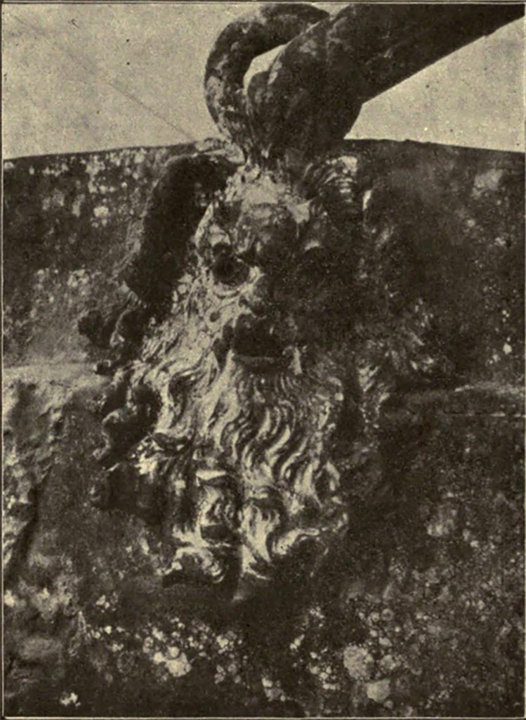 VII.6.38 Pompeii. Nell'ambiente 34, cioè in fondo al corridoio 30: elegantissimo ahenum in lamina di bronzo.
Maniglia ad arco, girante in due anelli opposti, sotto ciascuno dei quali è una maschera in bronzo di divinità aquatica maschile, magistralmente modellata.
See Notizie degli Scavi di Antichità, 1910, p. 454, fig. 5.