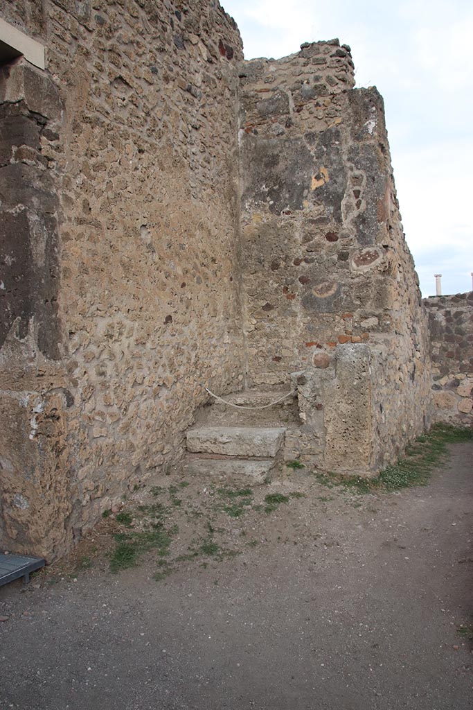 VII.7.2 Pompeii. October 2024. 
Atrium “g”, looking east towards steps in north-east corner. Photo courtesy of Klaus Heese.