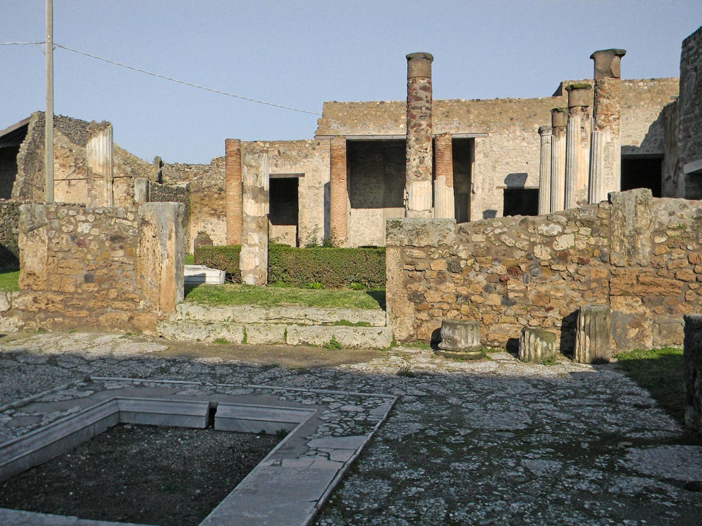 VII.7.5 Pompeii. 2013. 
Looking north-west across atrium (b) and peristyle (l) to cubiculum (x) and oecus (u). Photo courtesy of Davide Peluso.