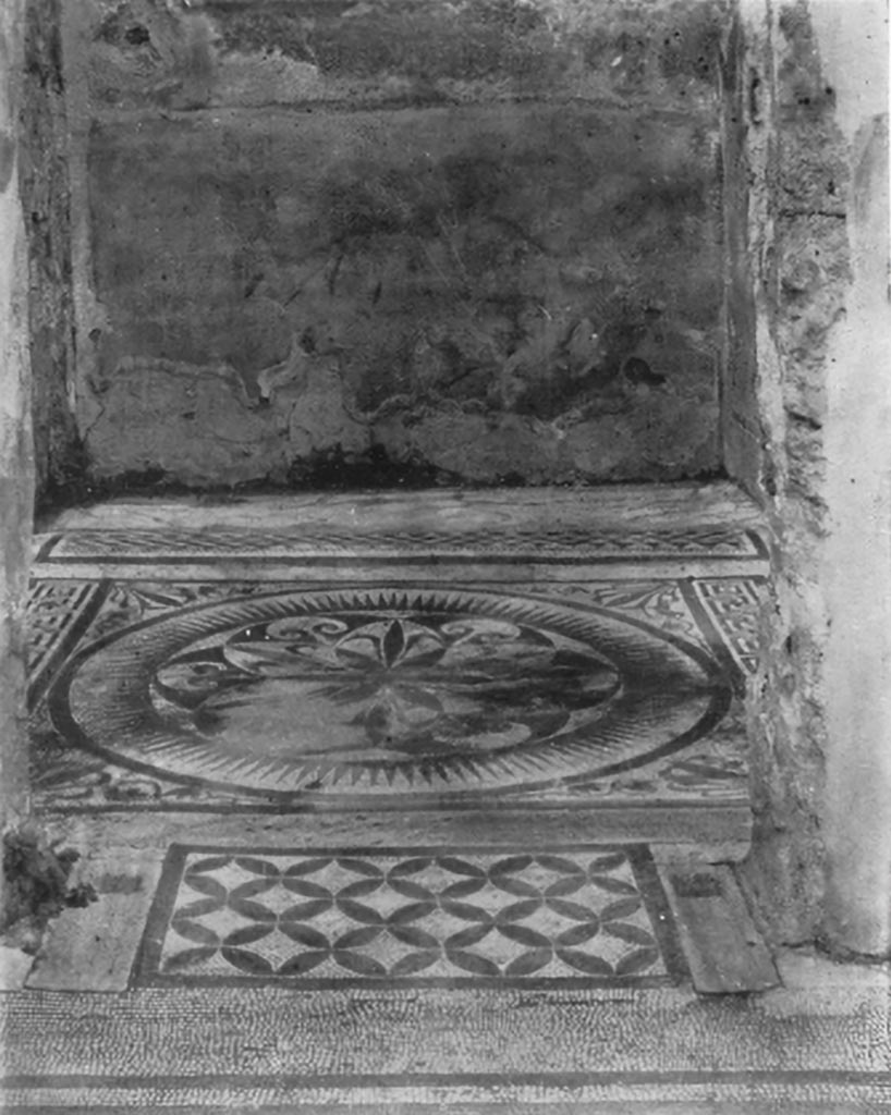 VII.7.5 Pompeii. c.1930. 
Cubiculum (x), looking across flooring and emblema, forming the centre for a cubiculum at the rear of the peristyle of VII.7.5. 
This group belongs to the period of Hellenistic influence, though perhaps laid at a later time. (p.81)
See Blake, M., (1930). The pavements of the Roman Buildings of the Republic and Early Empire. Rome, MAAR, 8, (p.81,85,89 & Pl.23, tav.1.)