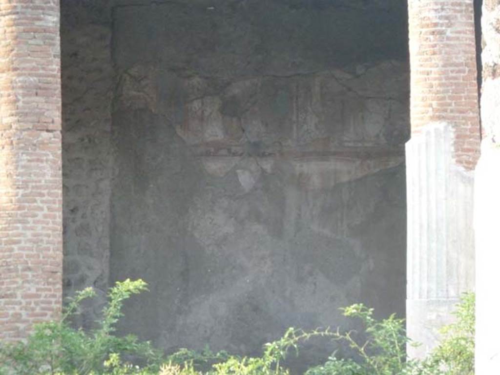 VII.7.5 Pompeii. September 2015. Looking towards north wall of exedra (u).