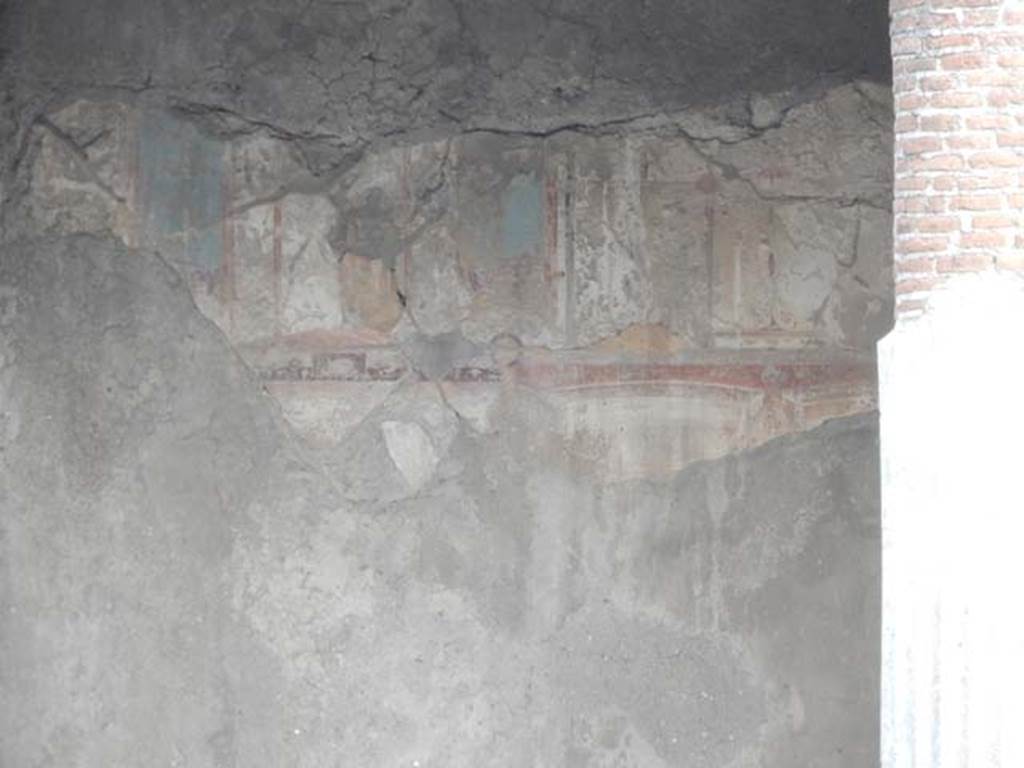 VII.7.5 Pompeii. May 2015. Detail of remains of painted decoration on north wall of exedra (u).  Photo courtesy of Buzz Ferebee.