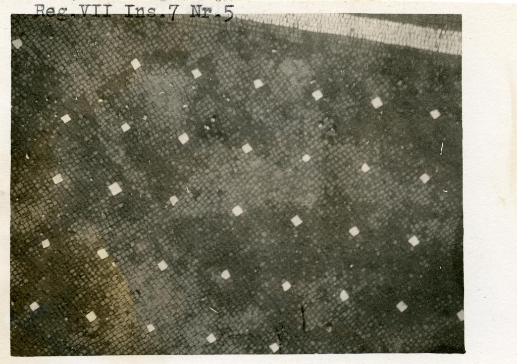 VII.7.5 Pompeii. Pre-1937-39. Triclinium (q), detail of flooring.
Photo courtesy of American Academy in Rome, Photographic Archive. Warsher collection no. 313.