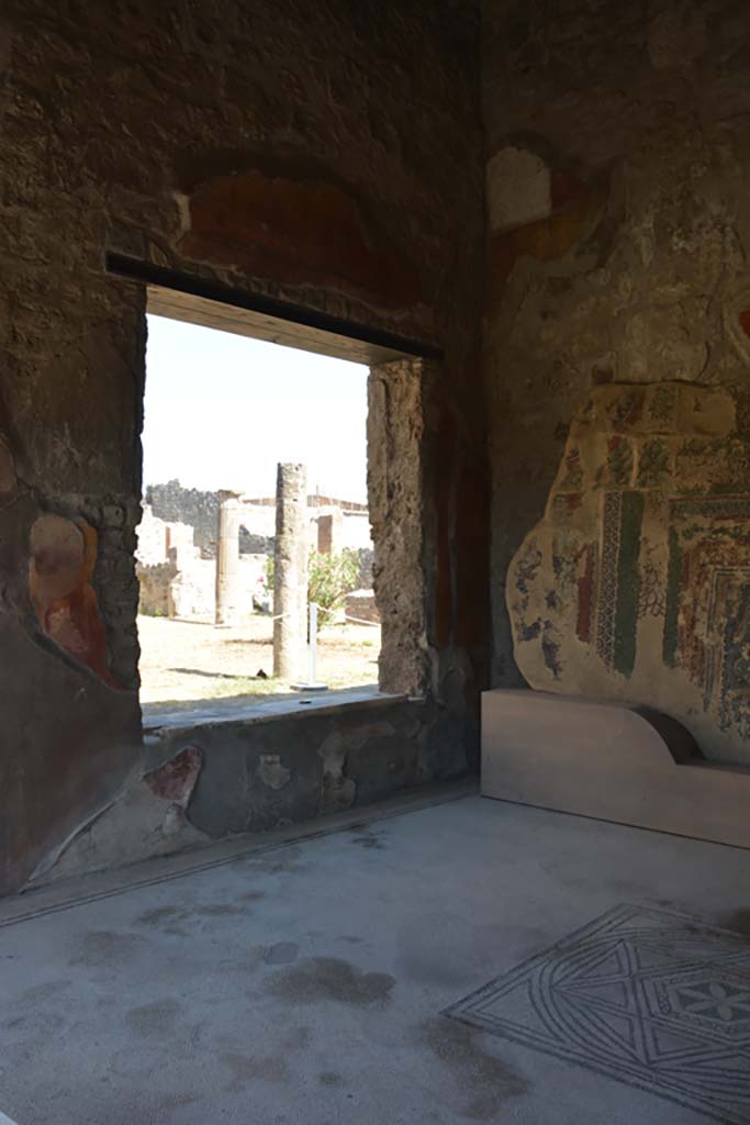 VII.7.5 Pompeii. September 2019. 
Room (n), looking towards window in north wall overlooking south portico of VII.7.2.
Foto Annette Haug, ERC Grant 681269 DÉCOR.