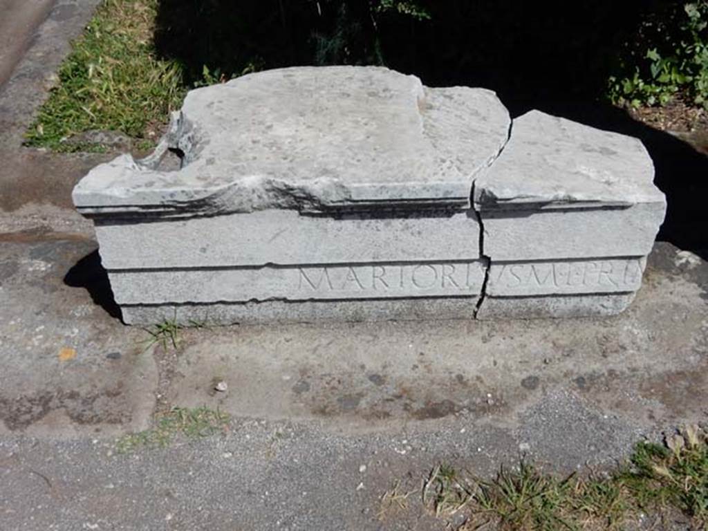 VII.7.5, Pompeii. May 2018. 
Block of marble with inscription of M. Artorius Primus (CIL X 807), found here but thought to be certainly provenanced from a public building. 
Photo courtesy of Buzz Ferebee.