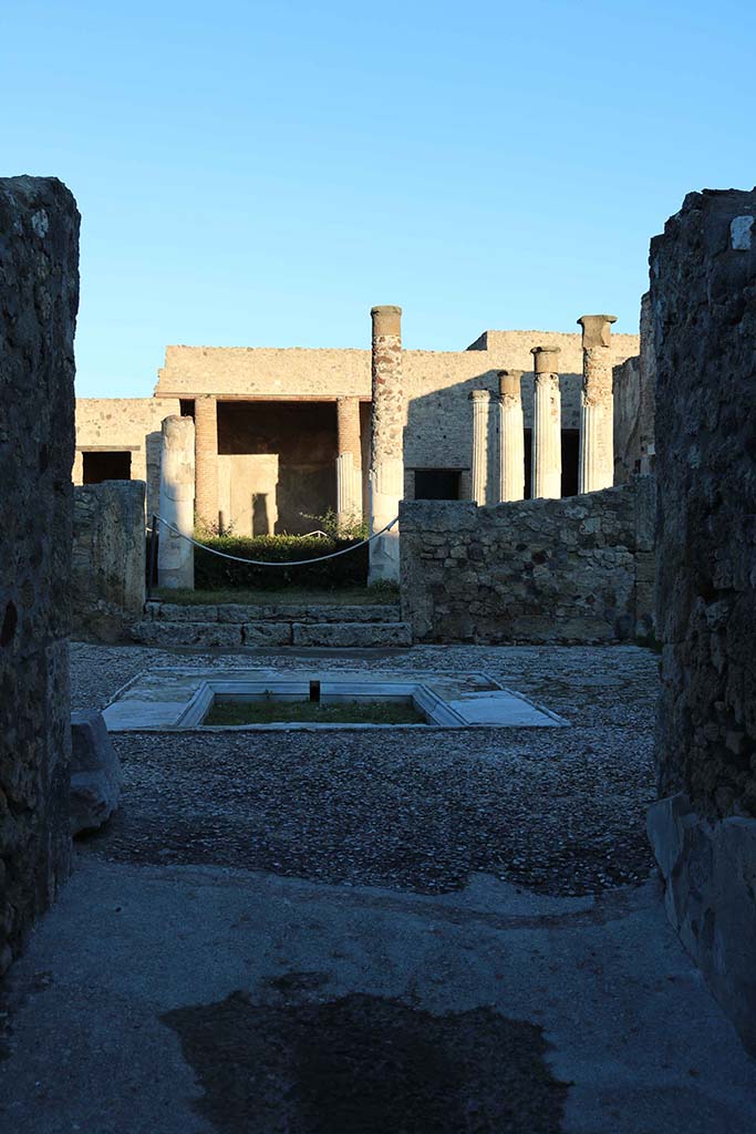 VII.7.5, Pompeii. December 2018. 
Looking north to atrium from entrance corridor. Photo courtesy of Aude Durand.