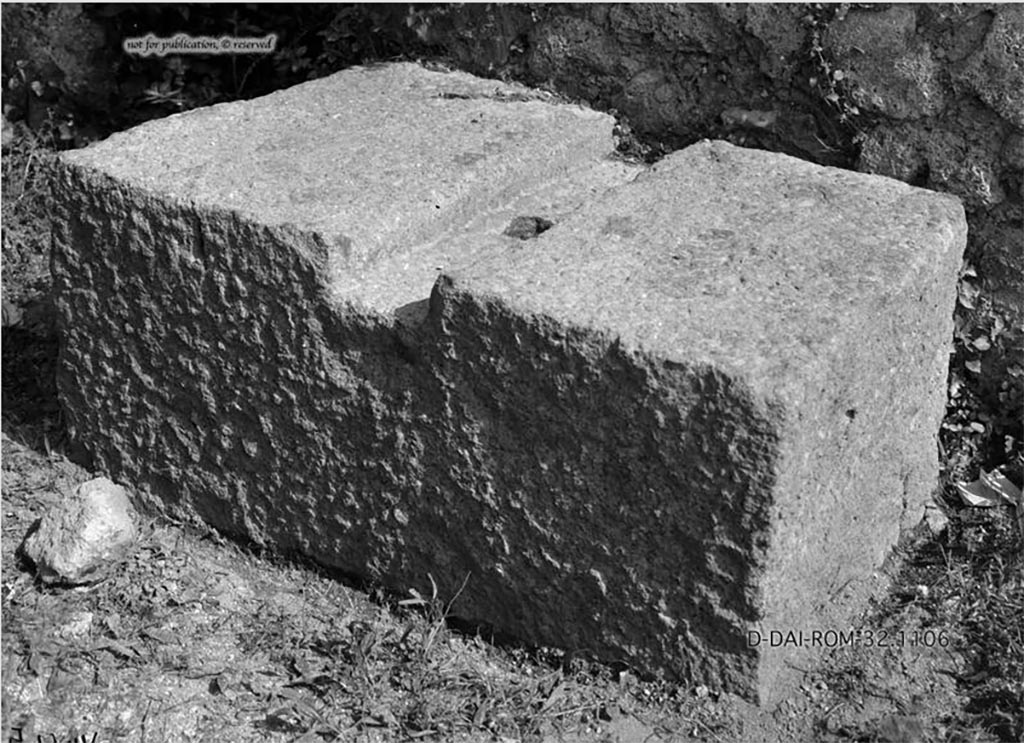 VII.7.5 Pompeii. 1932. Chest/money storage base, found on east side of south side of atrium next to doorway into VII.7.4.
According to Pernice –
Chest base. Found in the atrium to the right of the door that leads from a shop next to the main entrance into the atrium.
Lava block with a groove running across the surface, with a hole in the center with traces of iron.
See Pernice, E., 1932. Hellenistische Tische, Zisternenmündungen, Beckenuntersätze, Altäre u. Truhen. Berlin, p. 74, Taf. 44.5.
DAIR 32.1106. Photo © Deutsches Archäologisches Institut, Abteilung Rom, Arkiv. 
Thanks to Espen B. Andersson for assisting us in our interest in money-chests.
