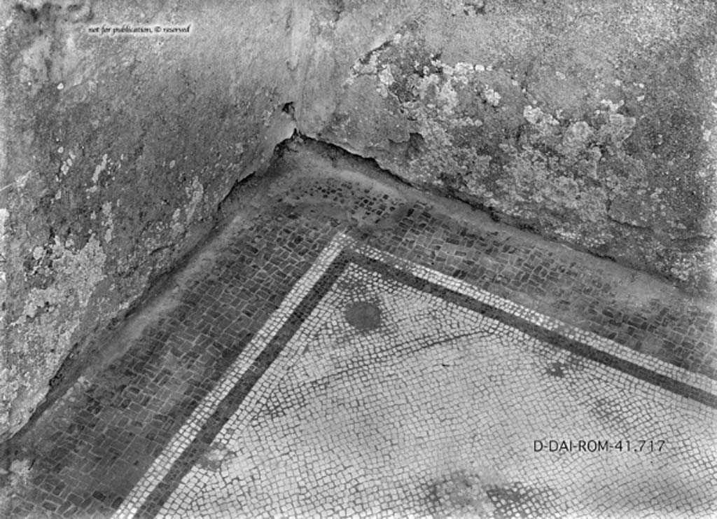 VII.7.5 Pompeii. c.1930. Room d, mosaic flooring in room in centre of west side of atrium.
DAIR 41.717. Photo © Deutsches Archäologisches Institut, Abteilung Rom, Arkiv.
See Pernice, E.  1938. Pavimente und Figürliche Mosaiken: Die Hellenistische Kunst in Pompeji, Band VI. Berlin: de Gruyter, (tav. 37.2, above.)