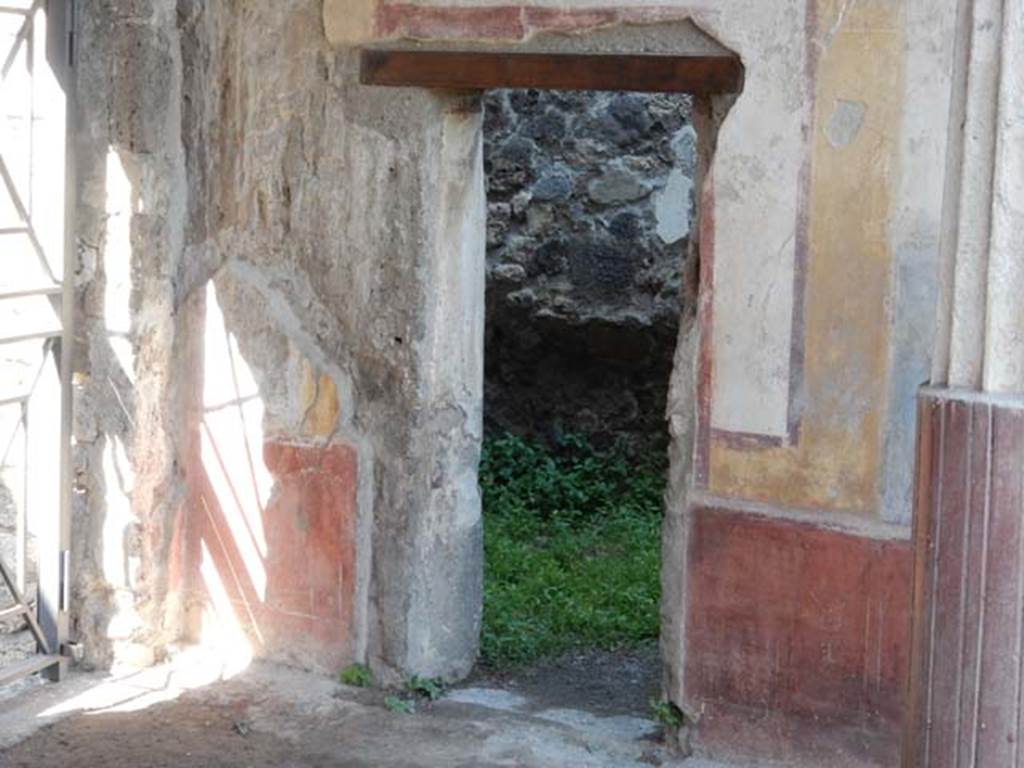 VII.7.10 Pompeii. May 2018. Doorway to cubiculum (t) on east wall of peristyle. Photo courtesy of Buzz Ferebee.
