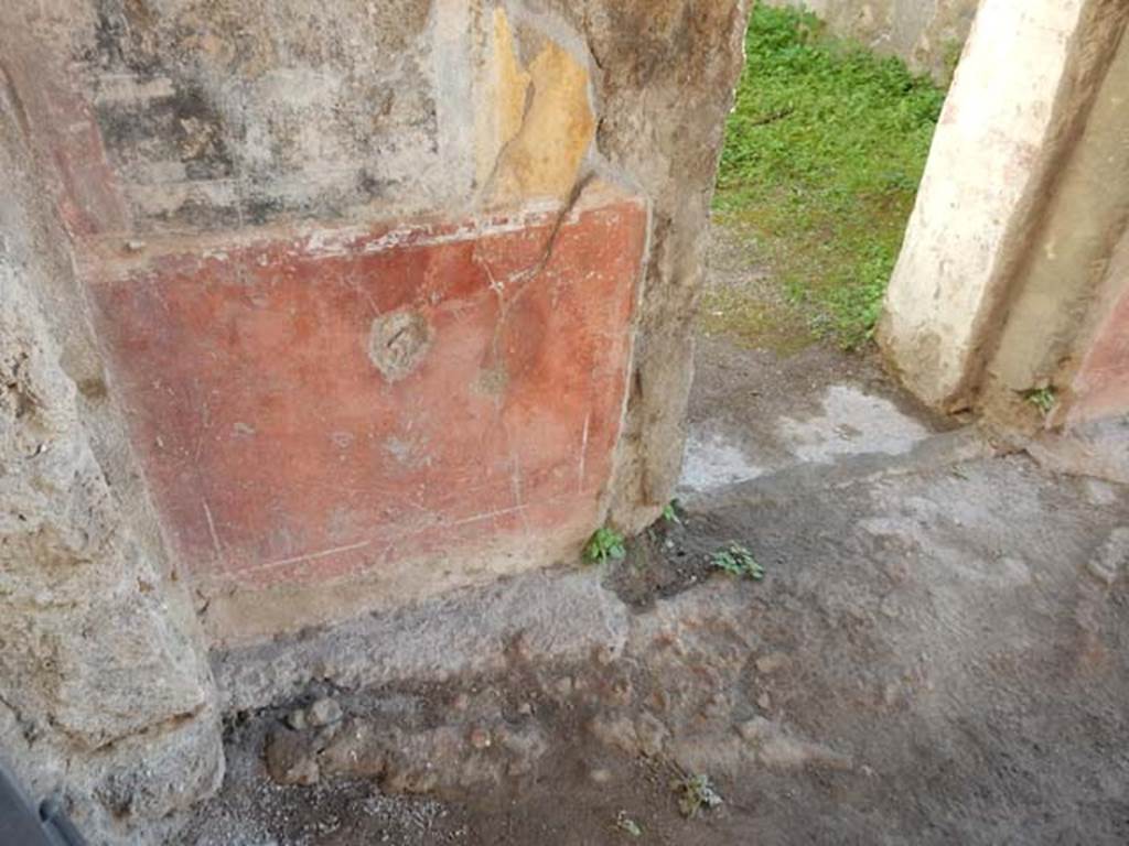 VII.7.10 Pompeii. May 2018. 
East wall in north-east corner of peristyle between doorway to VII.7.13, on left, and cubiculum (t). on right.
Photo courtesy of Buzz Ferebee.