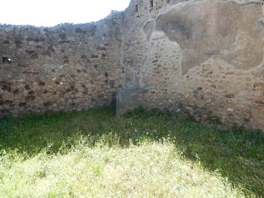 VII.7.10 Pompeii. May 2018. 
Looking towards west wall and remains of structure (wall of latrine?) in north-west corner of room (v). Photo courtesy of Buzz Ferebee.