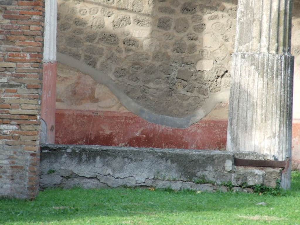 VII.7.10 Pompeii. December 2006. Looking across peristyle to east side of north portico and north wall.