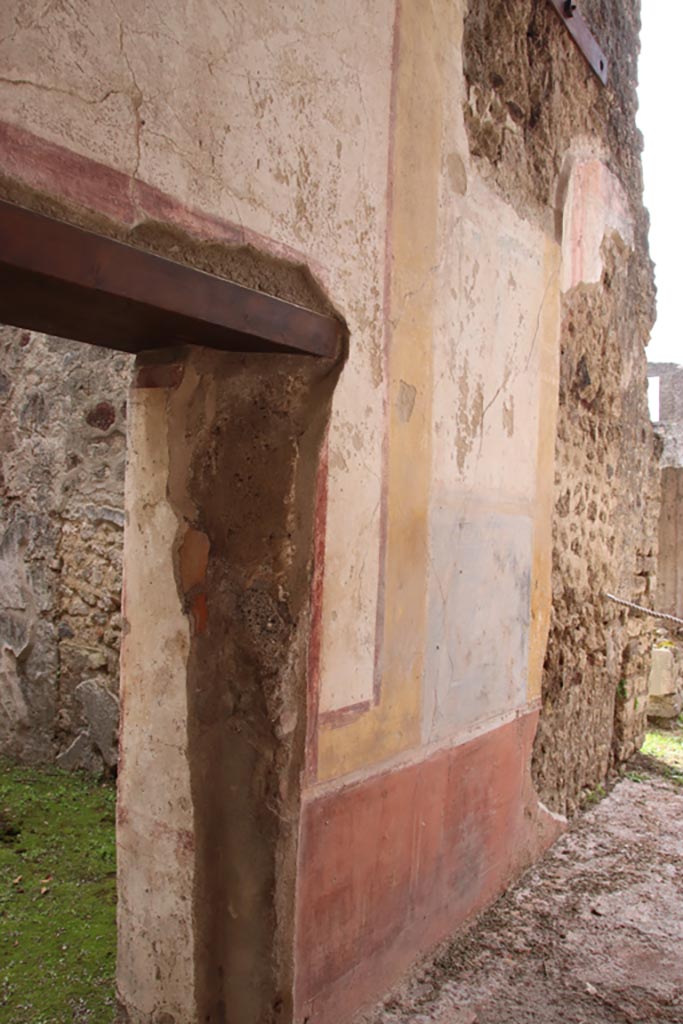 VII.7.13 Pompeii. May 2024. 
Remains of painted wall decoration on east wall of peristyle. Photo courtesy of Klaus Heese.