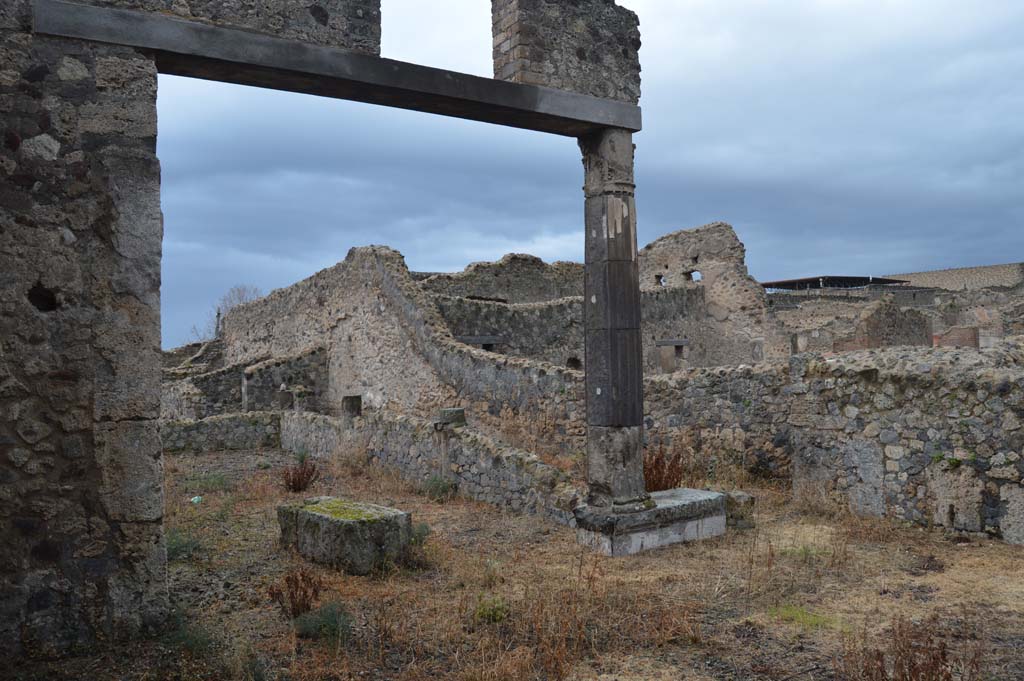 VII.7.23 Pompeii. March 2018. Looking north-west from atrium across peristyle area.
Foto Taylor Lauritsen, ERC Grant 681269 DÉCOR.