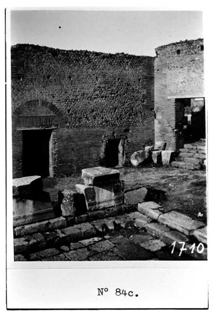 VII.7.28 Pompeii.  W.1602. North-west corner of Forum with two doorways.
On the left is the doorway to the public latrine at VII.7.28.
On the right is the doorway to the aerarium, carcer or cella at VII.7.27.
Photo by Tatiana Warscher. Photo © Deutsches Archäologisches Institut, Abteilung Rom, Arkiv.