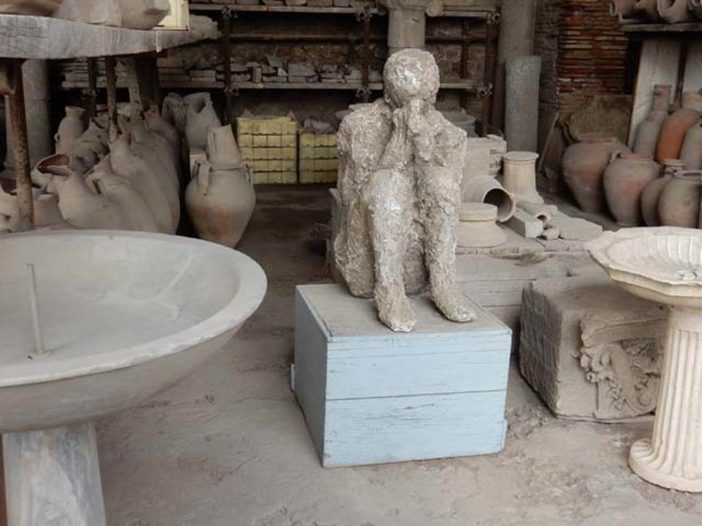 VII.7.29 Pompeii. May 2015. Basins, pots, amphorae, capital, and plaster cast in storage. Photo courtesy of Buzz Ferebee.