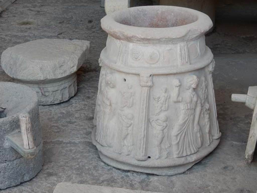 VII.7.29 Pompeii. May 2018. Puteal from I.13.8 in storage. Photo courtesy of Buzz Ferebee.
PAP inventory number 44908.