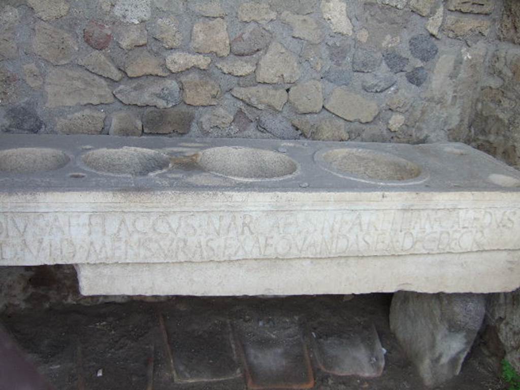 VII.7.31 Pompeii. December 2005. Mensa Ponderaria, with inscription on the front.
Original now kept in Naples Archaeological Museum. Inventory number 3828.