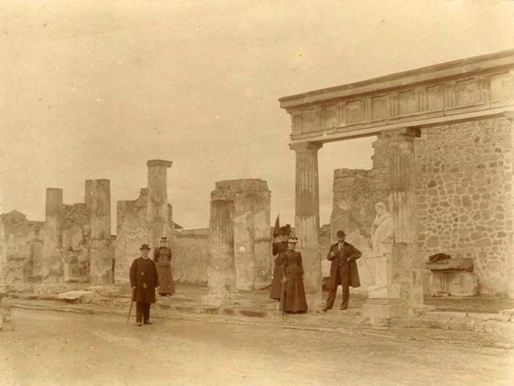 VII.7.32 Pompeii. Old undated photograph.  Looking towards the east side of Temple of Apollo. Note the statue, a marble herm of Hermes or Mercury, in front of the fifth column.
Photo courtesy of Rick Bauer.
