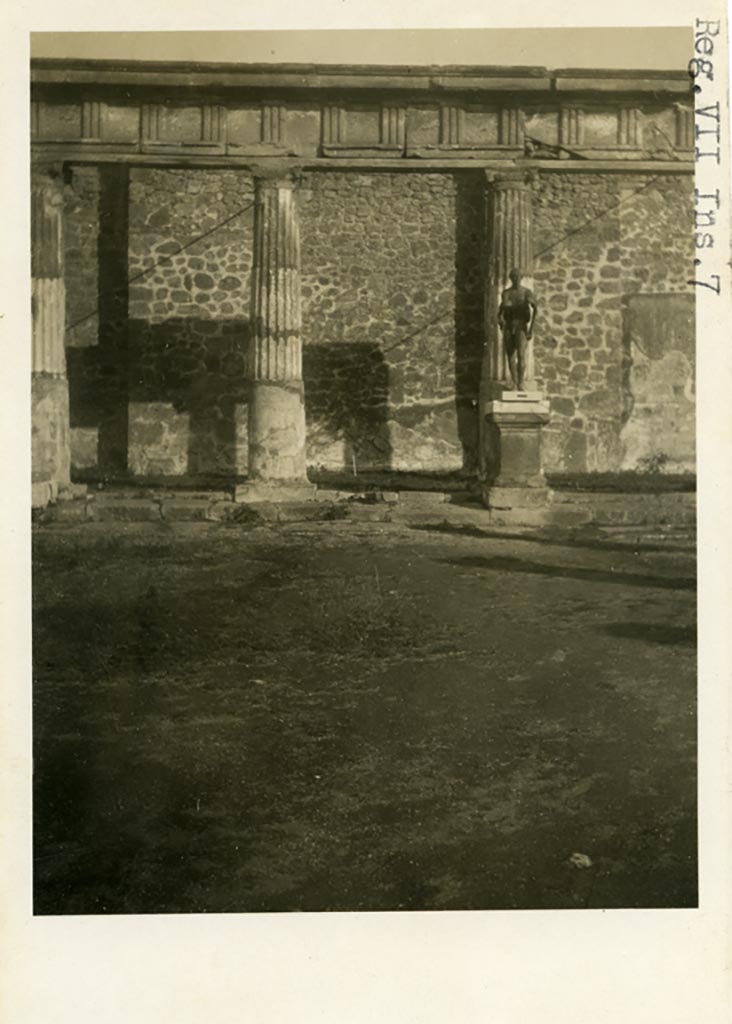 VII.7.32 Pompeii. Pre-1937-39. Looking towards east side of Temple of Apollo.
Photo courtesy of American Academy in Rome, Photographic Archive. Warsher collection no. 1133.