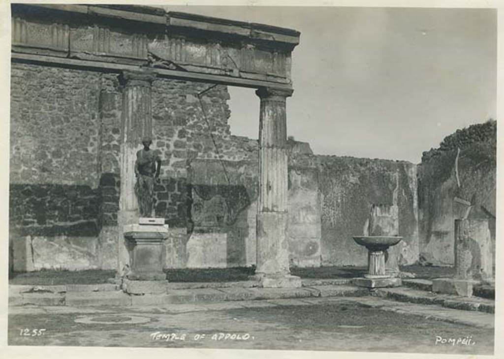 VII.7.32 Pompeii. March 1939 during a stop on the SS Carinthia world cruise. Looking towards the south-east corner. Photo courtesy of Rick Bauer.