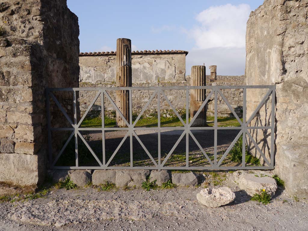 VII.7.32 Pompeii. March 2019. “Closed doorway” from west side of Forum into Temple. 
Foto Anne Kleineberg, ERC Grant 681269 DÉCOR.