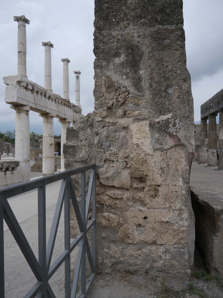 VII.7.32 Pompeii. September 2018. Looking south to pilaster.
Foto Anne Kleineberg, ERC Grant 681269 DÉCOR.