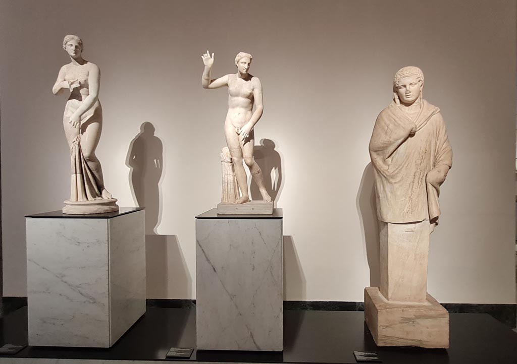 VII.7.32 Pompeii. April 2023. 
White marble statue of Aphrodite, Hermaphroditus, and herm of Hermes, originally on display in the portico of the Temple.
Photo courtesy of Giuseppe Ciaramella.