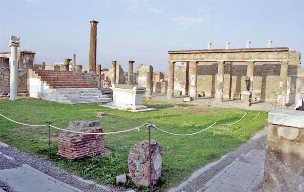 VII.7.32 Pompeii. October 2001. Looking north-east towards altar, podium and cella. 
Photo courtesy of Peter Woods.