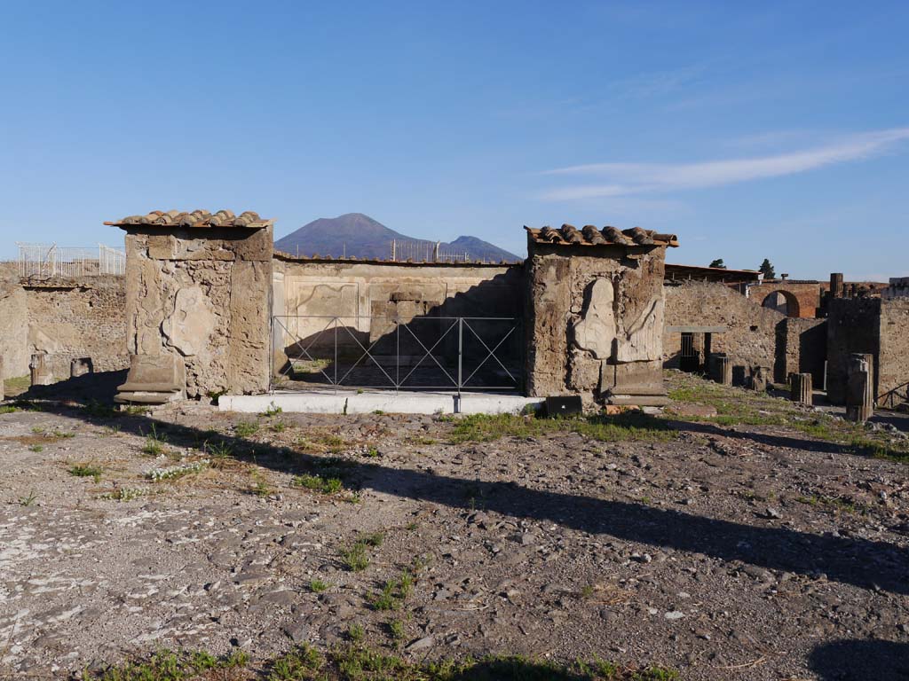 VII.7.32, Pompeii. September 2018. Looking north to cella from podium at top of stairs. 
Foto Anne Kleineberg, ERC Grant 681269 DÉCOR.