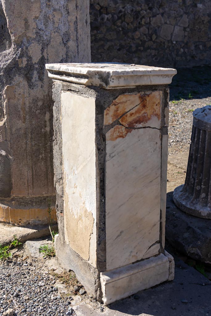 VII.7.32 Pompeii. October 2023. 
Detail of statue base in south-west corner of portico. Photo courtesy of Johannes Eber.