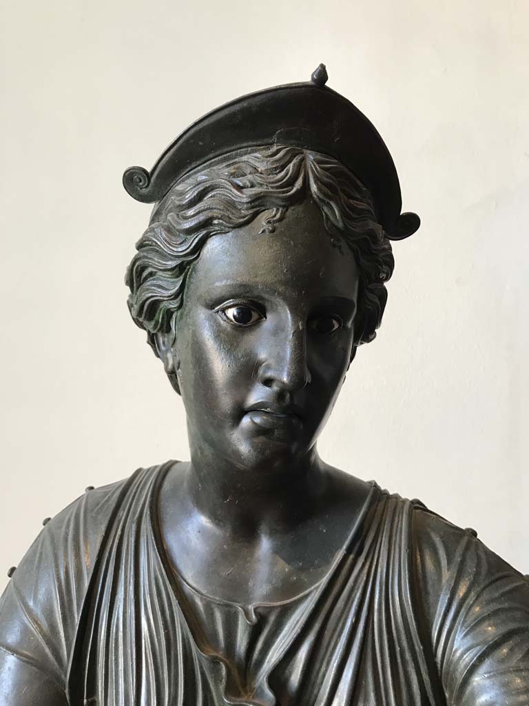 VII.7.32 Pompeii. April 2019. Detail from bronze bust of Diana/Artemis. 
Now in Naples Archaeological Museum. 
Photo courtesy of Rick Bauer.