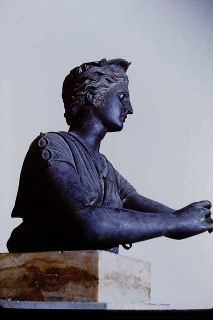 VII.7.32 Pompeii. 1968. Statue of Artemis, now in Naples Archaeological Museum. 
Photo by Stanley A. Jashemski.
Source: The Wilhelmina and Stanley A. Jashemski archive in the University of Maryland Library, Special Collections (See collection page) and made available under the Creative Commons Attribution-Non Commercial License v.4. See Licence and use details. J68f1398