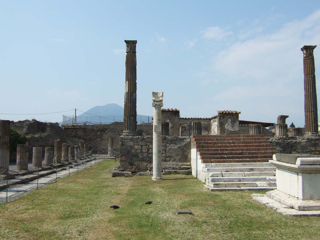 VII.7.32 Pompeii. May 2006. Looking north along west side.
