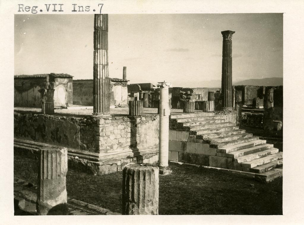 VII.7.32 Pompeii. Pre-1937-39. Looking north-east across podium, from west side .  
Photo courtesy of American Academy in Rome, Photographic Archive. Warsher collection no. 1131.